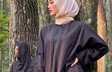 Abaya Sister