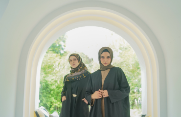 Abaya Sister